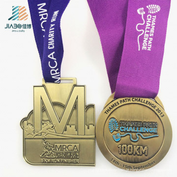 Medalha running de enchimento do ouro feito sob encomenda da maratona da cor de Deboss do presente da promoção